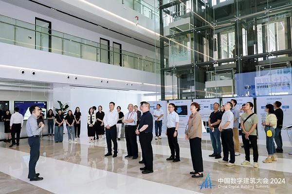 强大观摩团走进广联达智慧建造及华南总部基地