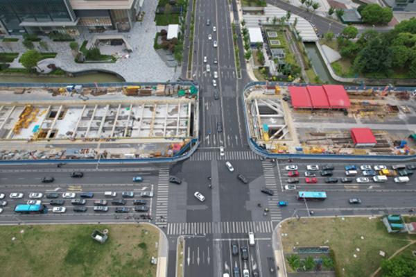 中铁二局四公司无锡地铁5-3标项目体育中心站正式封顶
