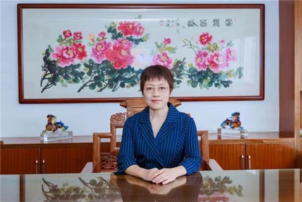 封面人物董新霞：堅守專業，為客戶創造卓越價值