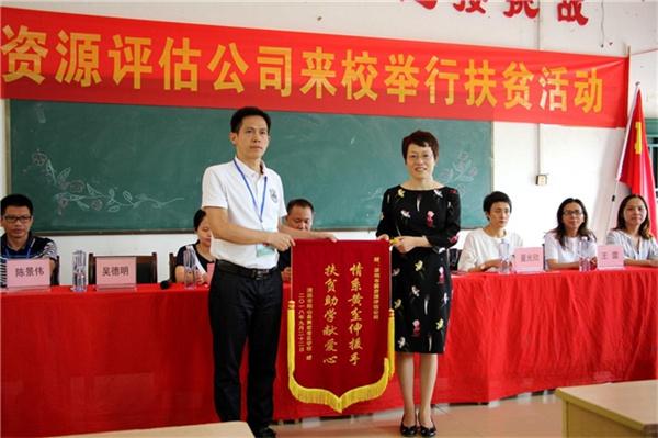 封面人物董新霞：堅守專業，為客戶創造卓越價值