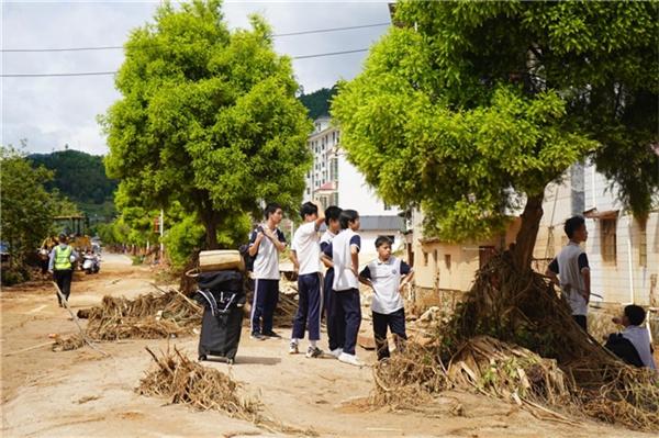 中建八局华南公司紧急驰援梅州抗洪抢险
