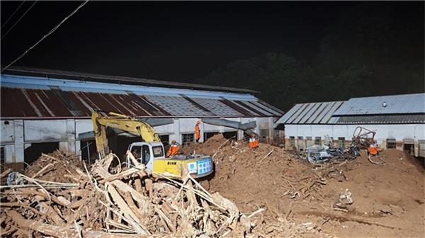 中建八局华南公司紧急驰援梅州抗洪抢险