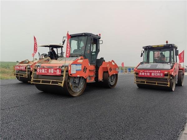 中铁四局京哈高速三分部ATB-25热再生沥青下面层试验段顺利铺筑