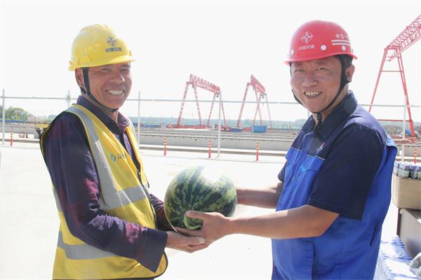 中交一公局集团台黑3标项目开展夏日“送清凉”活动
