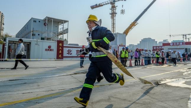 匠心筑安全 竞技展风采——北京建工六建集团举行消防安全技能大比武