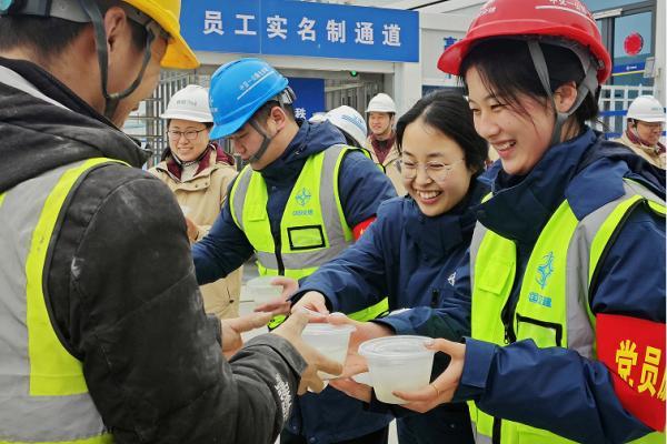 元宵暖人心，工地团圆情