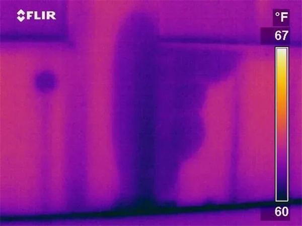 回南天防潮還在敲墻摸水？FLIR熱像儀一鍵揪出“隱形濕區(qū)”！