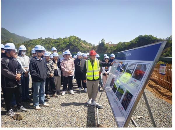 中交一公局海威公司桐庐310省道项目开展“万名工程师进课堂”活动