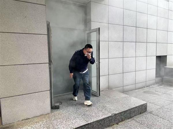 中交一公局八公司津南片区项目开展消防应急疏散演练活动