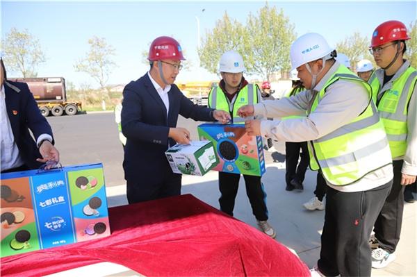​中建五局山东公司蓬莱体育场项目联动蓬莱区住建局、城投集团开展党建开放日活动