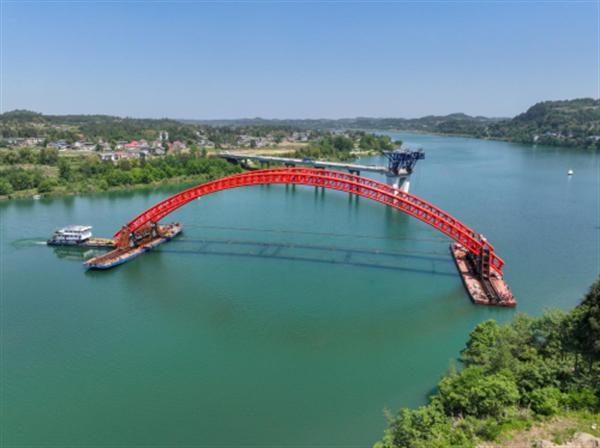 国内首创，四川省南部县嘉陵江大桥钢拱肋双船浮运圆满完成