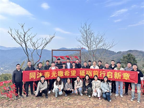 中交一公局八公司苏州地铁7延线项目联合吴淞江水利项目开展户外运动