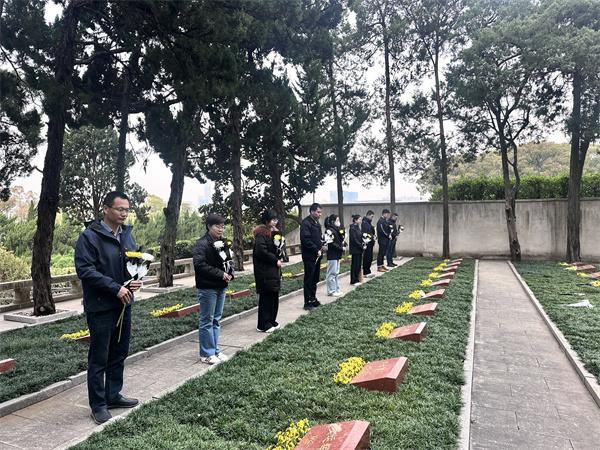 中交一公局八公司苏州片区项目联合党支部开展“缅怀先烈守初心 攻坚克难筑精品”主题活动