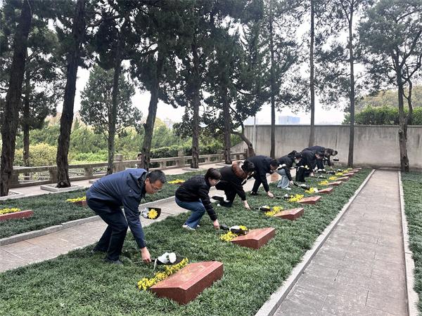 中交一公局八公司苏州片区项目联合党支部开展“缅怀先烈守初心 攻坚克难筑精品”主题活动