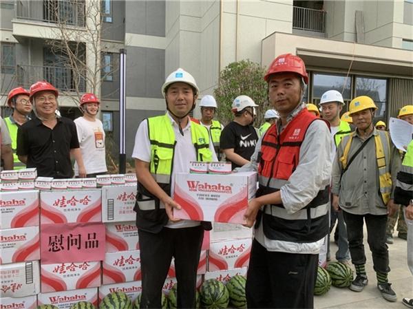 中建·轨交·山海境项目开展“送清凉”慰问活动