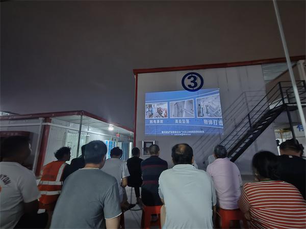 中交一公局集团有限公司杭州地铁项目组织开展观影活动