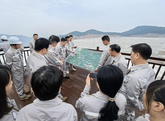 中國(guó)化學(xué)十六化建召開磷石膏資源集中庫(kù)項(xiàng)目投產(chǎn)運(yùn)營(yíng)專題會(huì)
