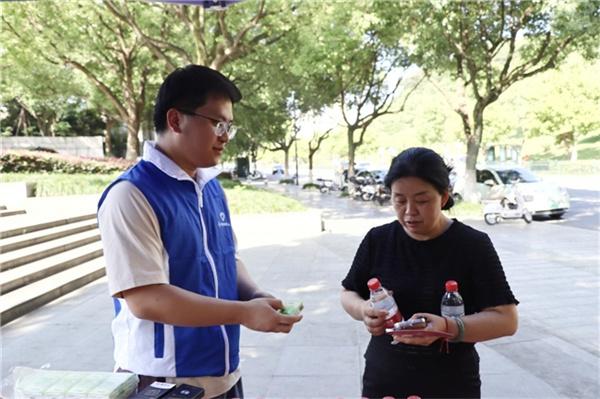 中交一公局海威公司桐庐310省道项目开展“助力高考，为梦护航“志愿服务活动