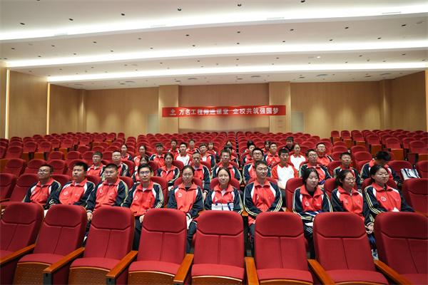 万名工程师进课堂， 点亮少年科技梦想