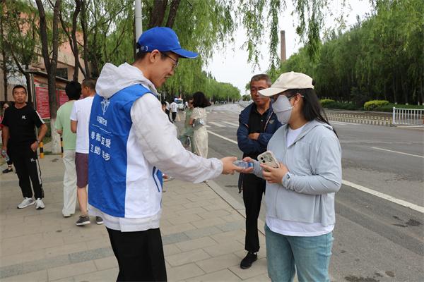中交一公局集团有限公司乌海项目开展“助力高考·为梦想护航”活动