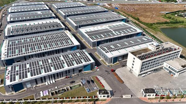 固德威持续领跑轻质光伏市场，银河系列闪耀2025上海光伏展
