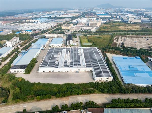 固德威持续领跑轻质光伏市场，银河系列闪耀2025上海光伏展