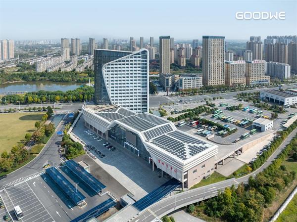 固德威持续领跑轻质光伏市场，银河系列闪耀2025上海光伏展