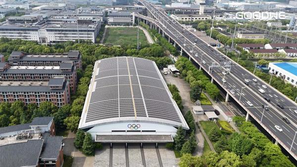 固德威持续领跑轻质光伏市场，银河系列闪耀2025上海光伏展