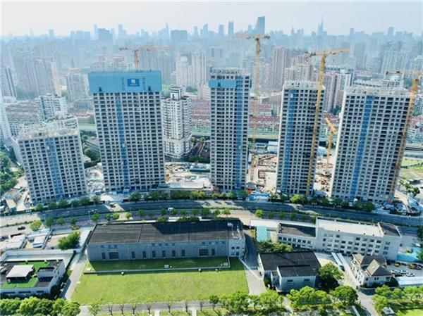 匠心营造“好房子”！中建八局总承包公司半淞园F02项目商品房主体结构全面封顶
