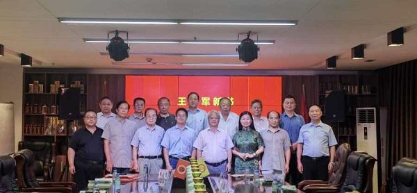 詩人王明軍新書《大地之吟》首發式在鄭州成功舉辦