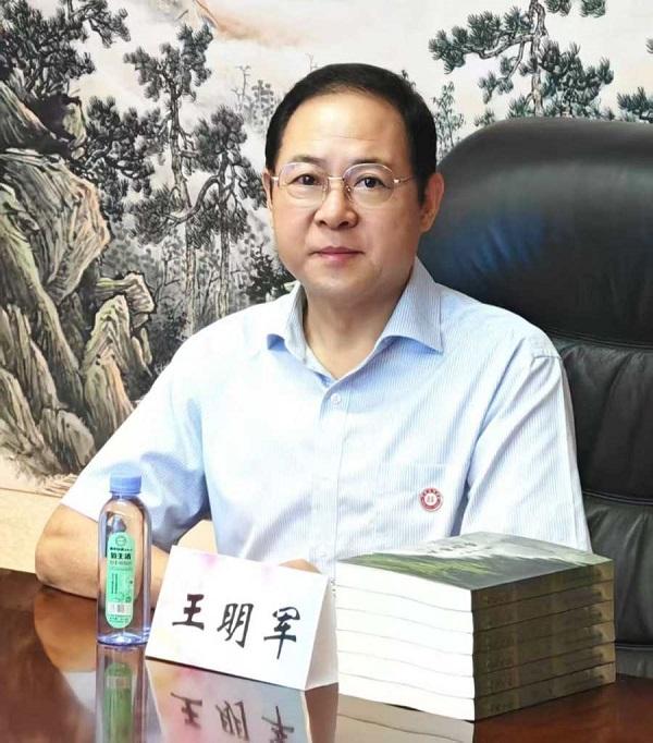 詩人王明軍新書《大地之吟》首發式在鄭州成功舉辦