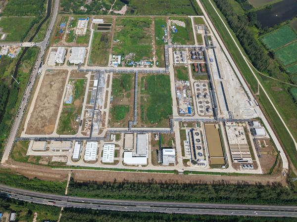 中国化学十六化建党委书记、董事长张鸿峰出席仙粼科技一体化项目一期投料开车暨二期建设开工仪式