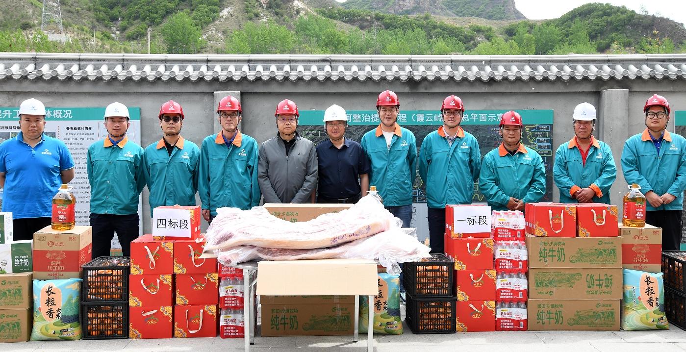 12小时速战 大石河整治提升工程首座桥梁完成预制板吊装