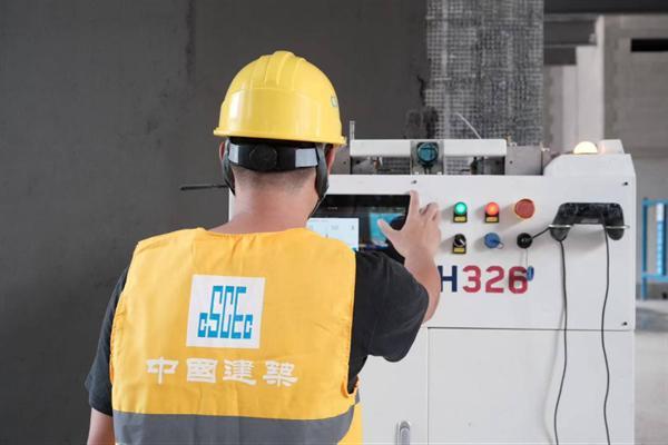 抹灰机器人正式上岗，中建八局中国电气装备集团总部院区建设项目迎来智能化施工新突破