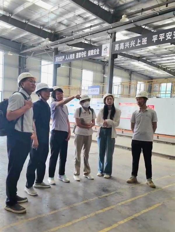 国家标准《建筑用外墙条板》编制组专家考察四川圣吉鸿博建筑材料有限公司
