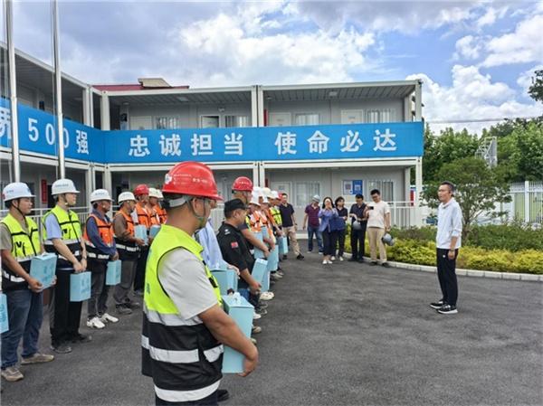 中交路建大长沟2标项目党支部组织开展退伍军人的慰问活动