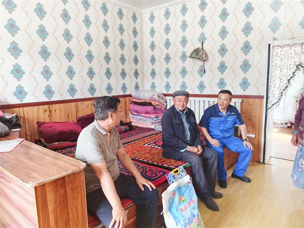 中交路建大长沟2标项目党支部组织开展退伍军人的慰问活动