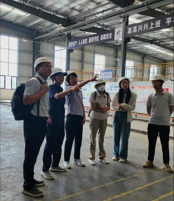 国家标准《建筑外墙板》专家调研四川圣吉鸿博生产基地 29项专利成果铸就行业标杆
