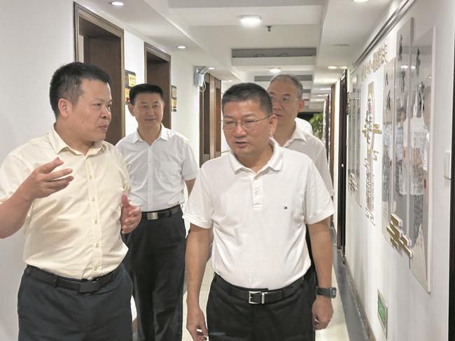 浙江省商务厅厅长周向军调研省散装中心时要求：锻造过硬管理队伍   推动行业稳中向好发展