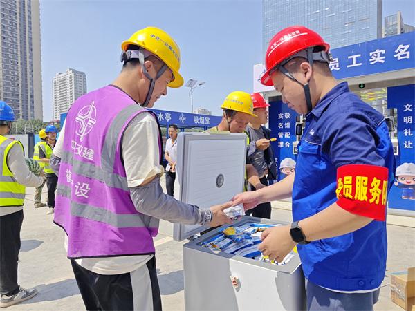 战高温，送清凉！中交一公局郑州东关虎屯 续建项目慰问关怀暖人心