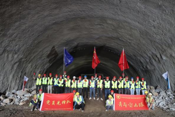 G1816合赛项目阿木去乎隧道双洞贯通