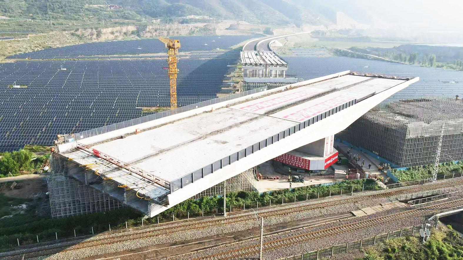 又一架超2万吨桥高空转体74度贯通——建桥国家队助桥梁高空“转桥”
