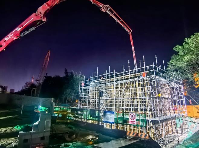 中铁四局市政公司十五里河污水处理厂四期配套管网工程项目首座沉井顺利完成浇筑