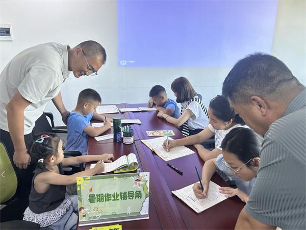 中交一公局集团小红门安置房项目组织开展暑期“童心向党·幸福成长”“小候鸟”筑梦之旅