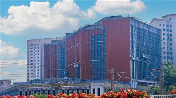中建八局东北公司大连市中心医院项目筑牢健康基石，做好“民生”答卷