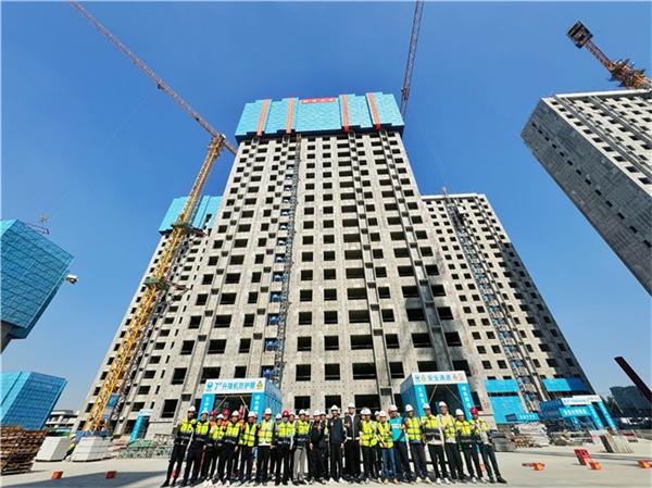 中建八局沈陽(yáng)市于洪區城市更新建設項目主體結構封頂
