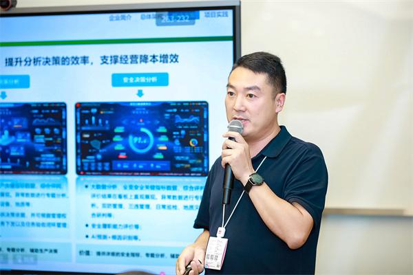 华为元图工坊携手伙伴和客户联合发布“智选联创解决方案集”，共绘工业智能新蓝图