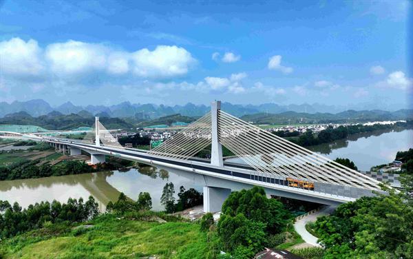 百色北环线上的“双龙共舞”