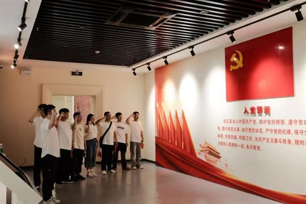 中交一公局八公司东三教项目联合石家庄地铁项目党支部开展主题党日活动