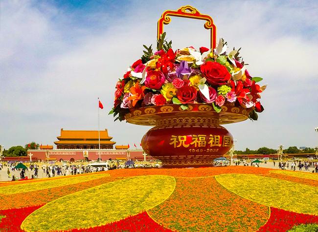 天安门广场 “祝福祖国”巨型花篮正式亮相